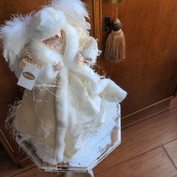 Angel Home Decor & Tree Topper - Picture 10 of 10